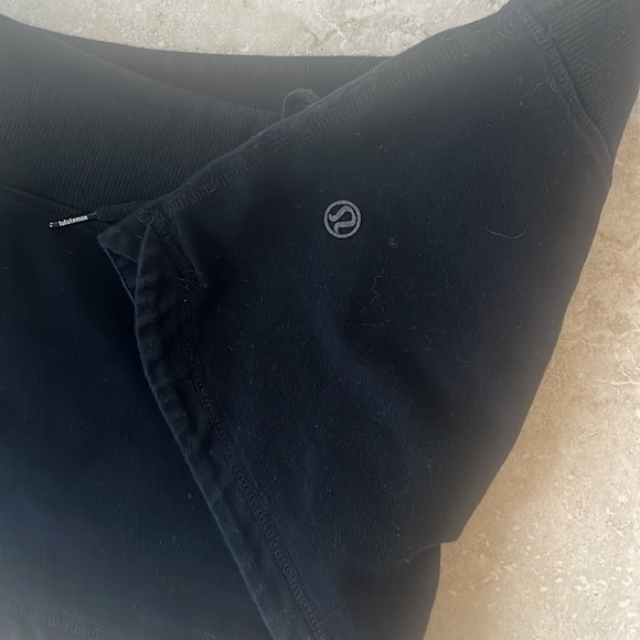 Lulu lemon black sweatshort - Picture 2 of 2